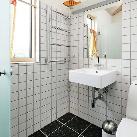 Two-bedroom Holiday In 4