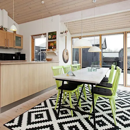 Two-bedroom Holiday In 4