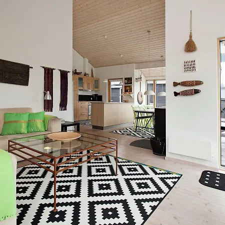 Two-bedroom Holiday In 4